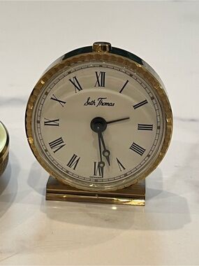 Vintage Collectors Seth Thomas Gold Round Roman Numeral Desk Clock